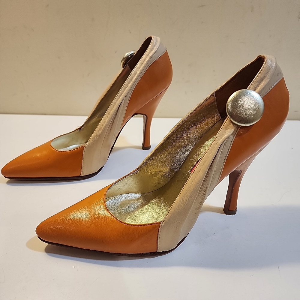 C. Label Two-Tone Orange and Cream Pointed-Toe Heels Sz 7.5 - Picture 16 of 16